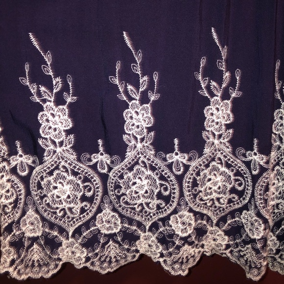 Embroidered New York and Company top - Picture 3 of 3